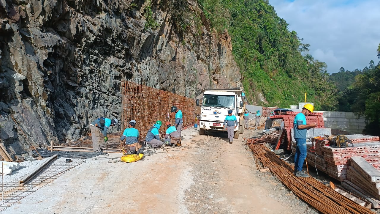 Terraplanagem & Preparação de Terrenos